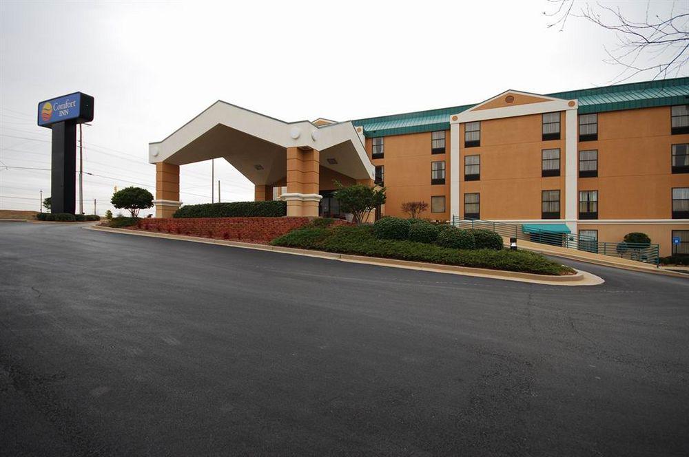 Red Roof Inn & Suites Нюнан Екстериор снимка
