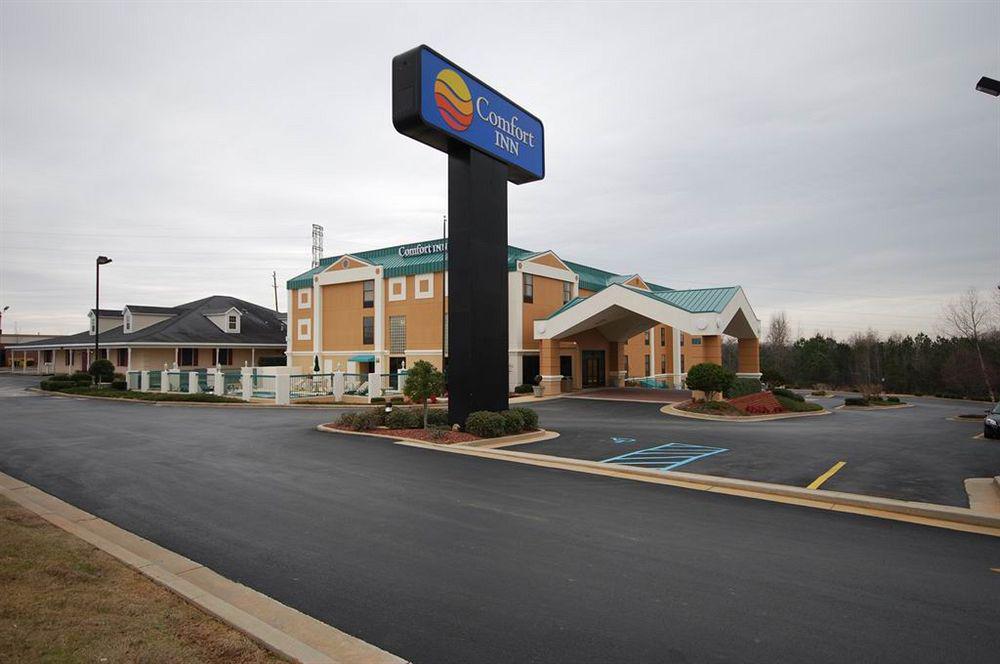 Red Roof Inn & Suites Нюнан Екстериор снимка