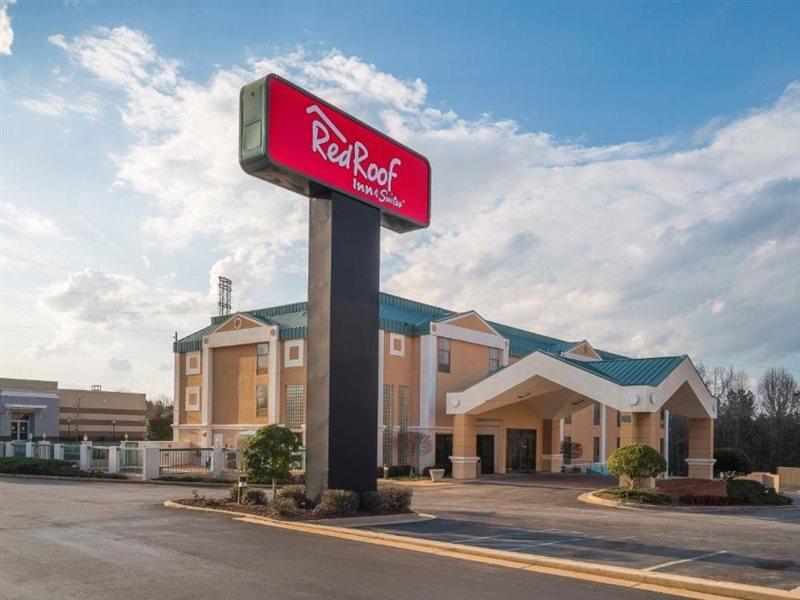 Red Roof Inn & Suites Нюнан Екстериор снимка
